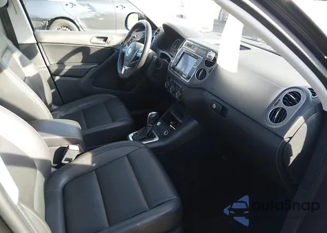 2017 Volkswagen Tiguan 2.0T Wolfsburg Edition z USA, uszkodzony, nr VIN WVGSV7AX5HK027754